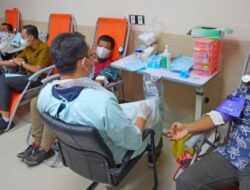 Pj Gubernur dan Sekda Aceh Donor Darah di Instalasi UTD RSUDZA