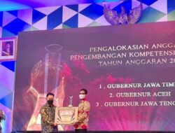 Gubernur Aceh Terima Penghargaan Peringkat Kedua Peningkatan Kualitas SDM Se-Indonesia