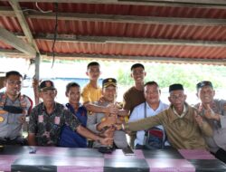 Kapolres Simeulue serta Elemen Masyarakat Manfaatkan Warung Kopi sebagai Tempat Tukar Informasi