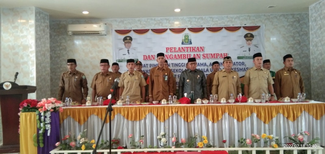 Diakhir Masa Jabatan, Bupati Simeulue Kembali Lantik Pejabat di Lingkungan Pemerintah Kabupaten Simeulue 1 whatsapp image 2022 07 18 at 17 29 34 11