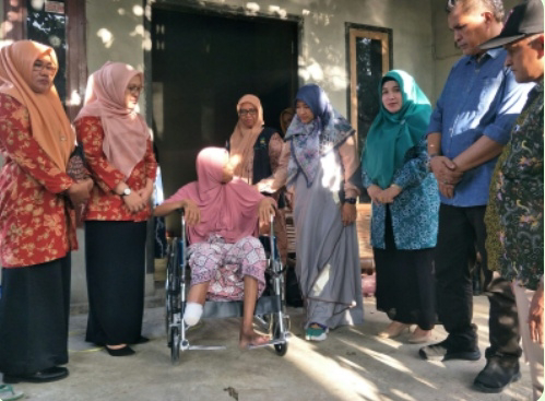 Tim Penggerak PKK Serahkan Sejumla Bantuan Penyandang Disabilitas di Wilayah Aceh Besar 1 1660962183941009 0