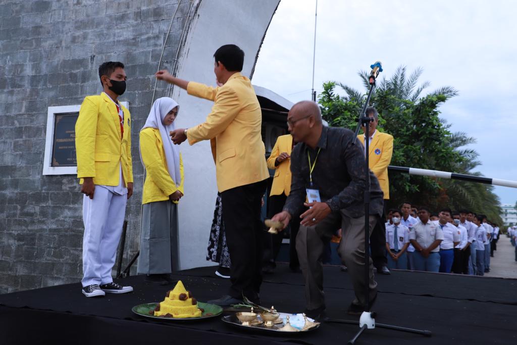 Rektor UTU Peusijuk Mahasiswa Baru di Gerbang Utama Kampus 1 IMG 20220818 WA0042