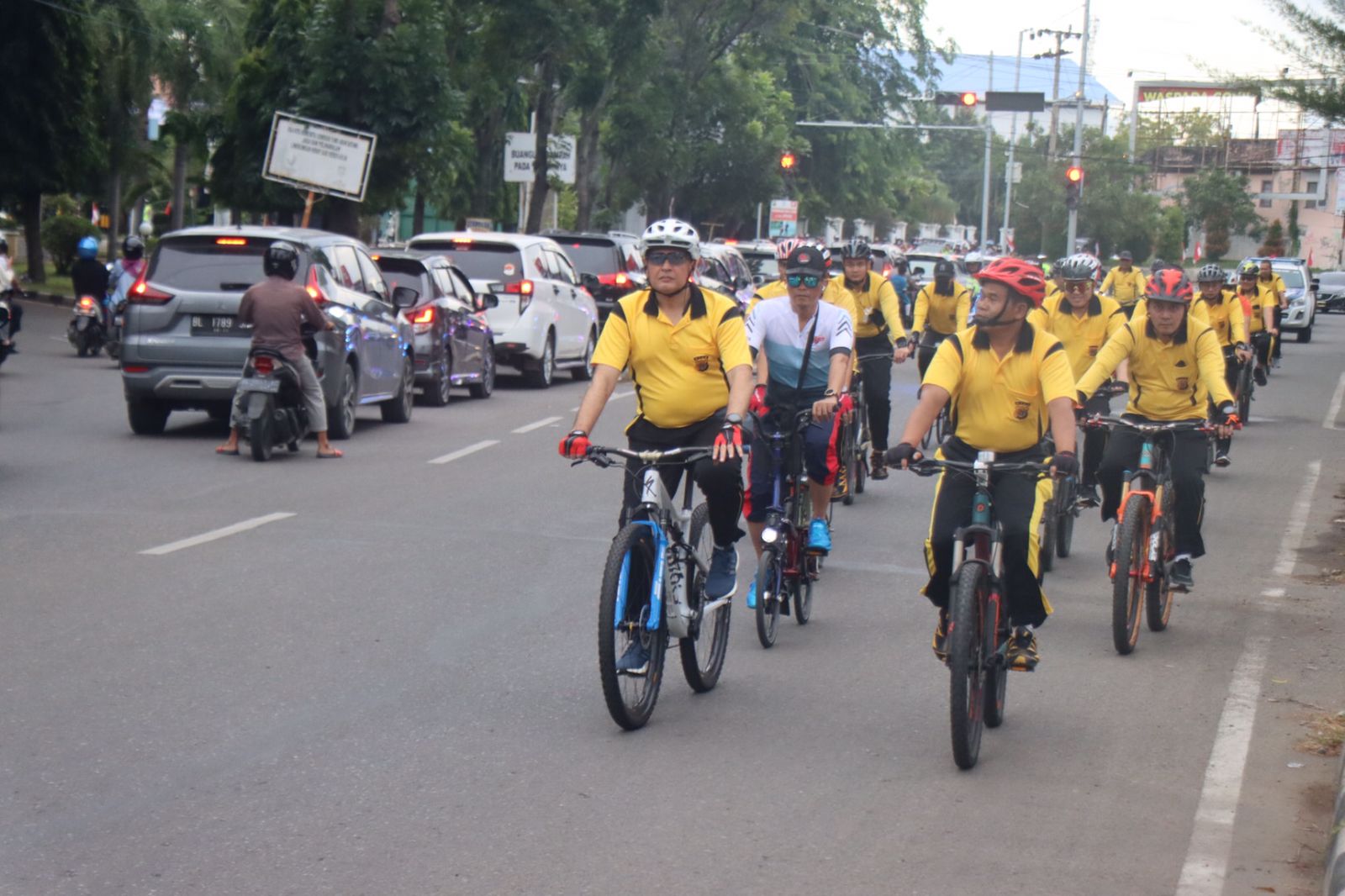 Ada Apa, Kapolda Aceh Naik Sepeda Santai Keliling Kota Banda Aceh 1 WhatsApp Image 2022 08 19 at 16.18.09