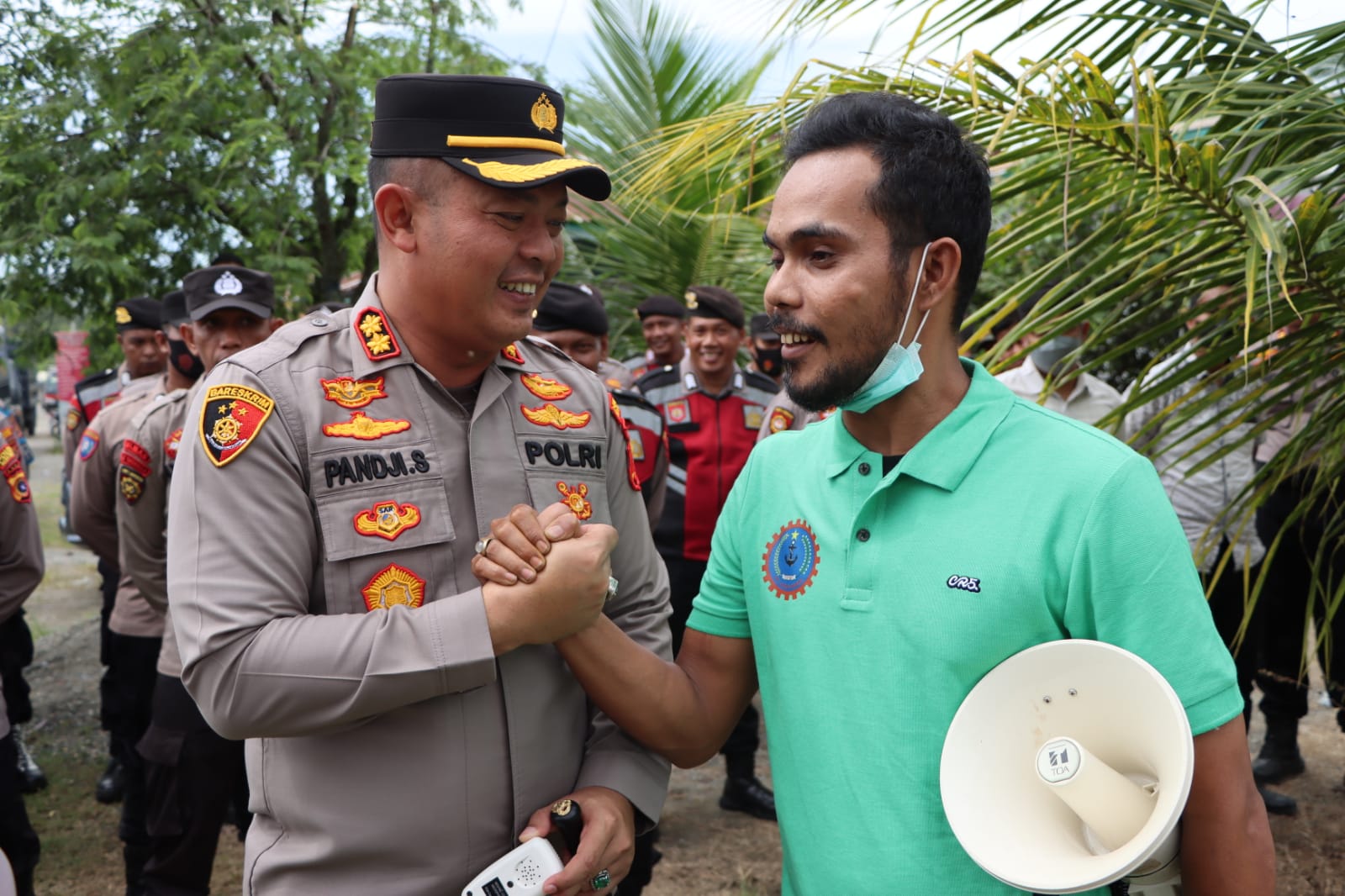 Bukti Pelayanan Kepada Masyarakat, Kapolres Aceh Barat Sambangi Aksi Damai Buruh 1 IMG 20220906 WA0038