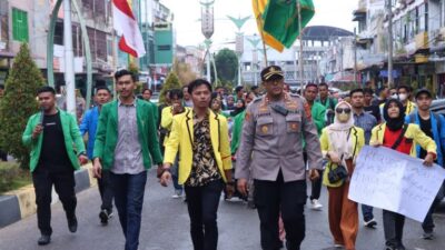 Kapolres Langsa Kawal Aksi Mahasiswa Unsam Tolak Kenaikan BBM 2 Kapolres Langsa dan Mahasiswa Unsam