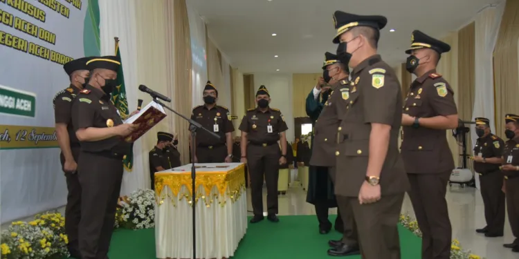 Kepala Kejaksaan Tinggi Aceh Lantik Astipidsus Aceh dan Kajari Aceh Barat