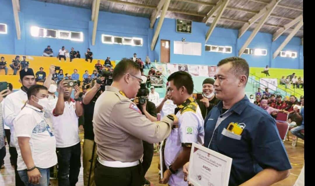 Korlantas Polri saat memberikan dukungan ke Pengemudi