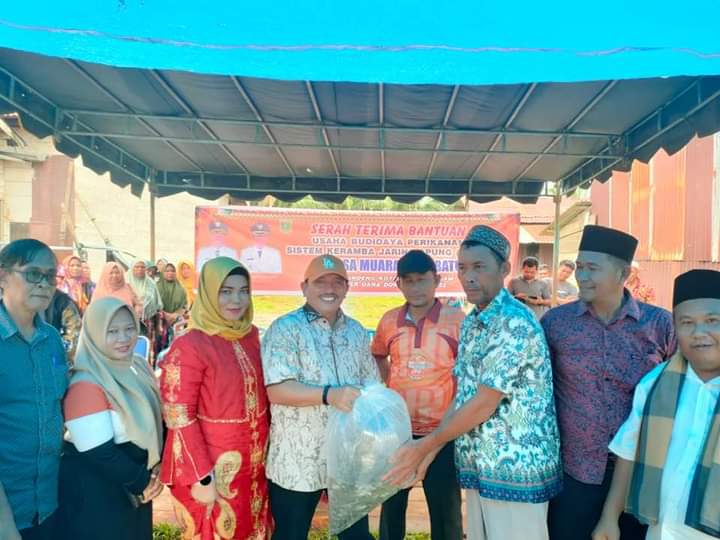 Walikota Subulussalam dan Distanbun Lepaskan Benih Ikan Karamba KJA di Desa Muara Batu-Batu 1 IMG 20221030 WA0041