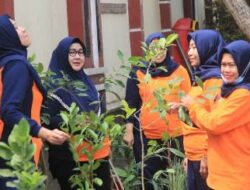 Ikatan Adhyaksa Dharmakarini Kota Malang Tanam Obat Keluarga