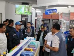 Pastikan Tidak Jual Sirup Dilarang, Petugas Amankan Obat-obatan Cair di Sejumlah Apotik di Aceh Barat