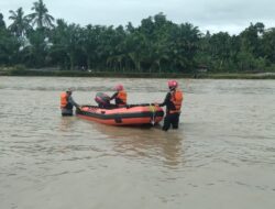 Basarnas Pos Meulaboh Sisir Pencarian Andika Dengan Rubbe Boat