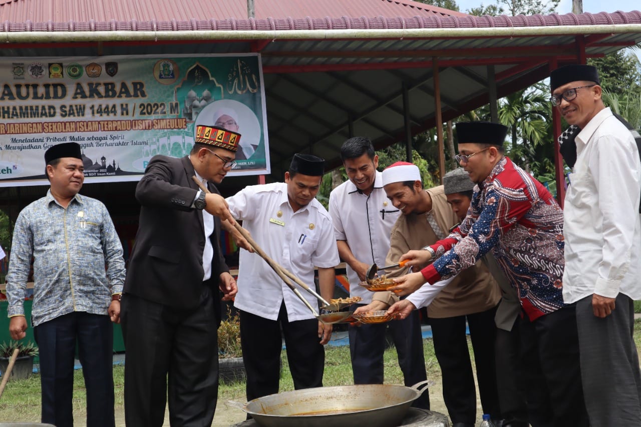 maulid akbar sd it