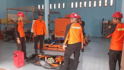 Basarnas Lakukan Pencairan Securty PLTA Yang Hanyut Di Krueng Isep Nagan Raya 4 Basarnas Cari Orang Hanyut