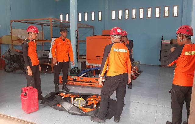 Basarnas Cari Orang Hanyut