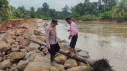 Banjir Rendam Sejumlah Gampong, Kapolsek Samudera Turun ke Lokasi 3 IMG 20221222 WA0008 11zon