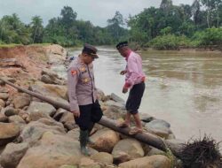 Banjir Rendam Sejumlah Gampong, Kapolsek Samudera Turun ke Lokasi