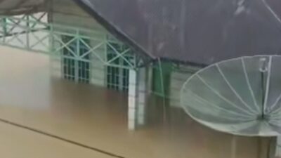 Akibat Hujan Deras, Bireuen Terendam Banjir Warga Terpaksa Mengungsi 5 Rumah Warga Terendam Banjir Di Kabupaten Bireuen. (Foto: hariandaerah.com/Nurmansyah).