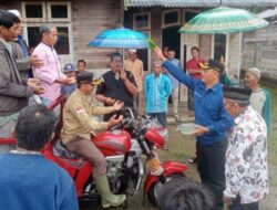 Support Petani, Camat Teluk Dalam Serahkan Alsintan Kepada Masyarakat