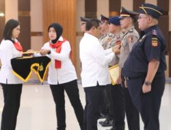 Usai Ungkap Kasus Besar, Personel Polri dan Bea Cukai Raih Penghargaan