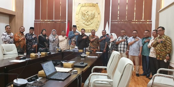 Perjuangkan Dapil Khusus, Legislator Simeulue Gelar Audiesi Dengan KPU RI 1 Audiensi DPRK Simeulue dengan KPU RI bahas Dapil Khusus Simeulue