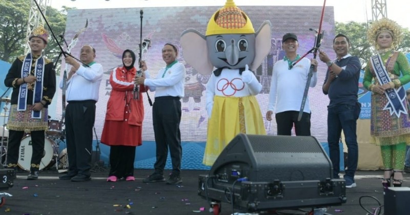 menpora saat luncurkan maskot pon hariandaerah.com3