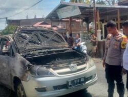 Satu Unit Minibus Hangus Terbakar, Pemilik Dilarikan Ke RSUD-SIM