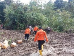 Tim Basarnas Pos Meulaboh Masih Seser Pencarian Korban Keuchik Gunong Nagan Dilokasi Kejadian 