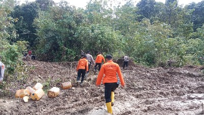 Tim Basarnas Pos Meulaboh Masih Seser Pencarian Korban Keuchik Gunong Nagan Dilokasi Kejadian 1 Basarnas