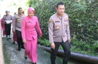 Tinjau Lokasi Longsor, Kapolres Sabang Serahkan Bansos Kepada Masyarakat Terdampak 1 polres sabang