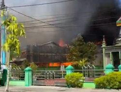 BREAKING NEWS! Ruko Samping Bank Aceh Cabang Meulaboh Terbakar