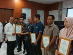 Terima Sertifikat Penghargaan Anugerah Pembinaan Koperasi Sehat, Kadis Berikan Apresiasi