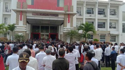 Tuntut Kesejahteraan, Ratusan BPD Gelar Demo Depan Kantor Bupati dan DPRK Simeulue 2 bpd-simeulue-gelar-demo
