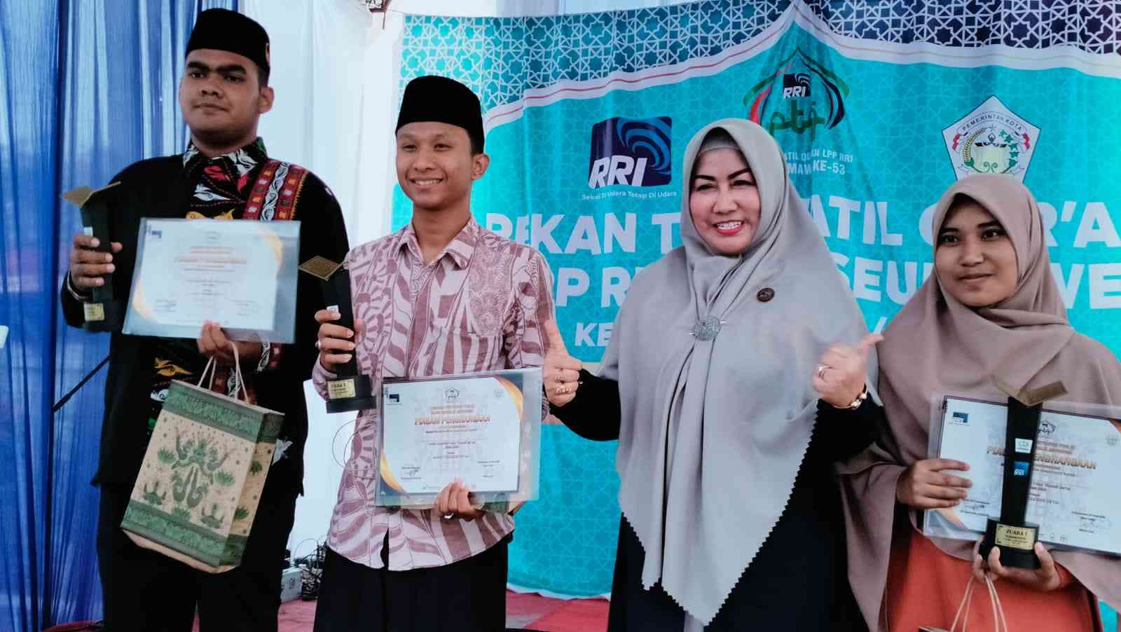 Dua Qori Binaan IPQAH Aceh Besar Akan Bersaing di PTQ RRI Nasional 1 dua-qori
