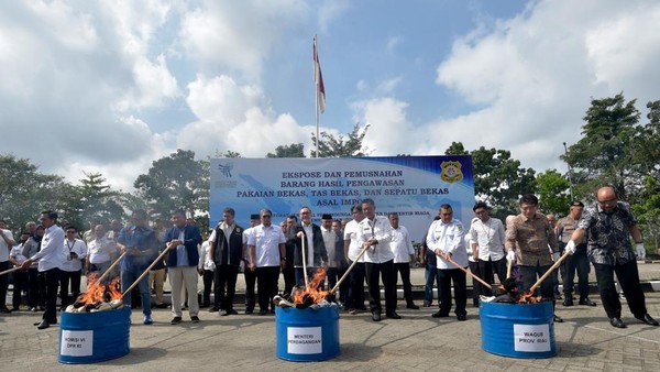 barang-impor-dimusnahkan