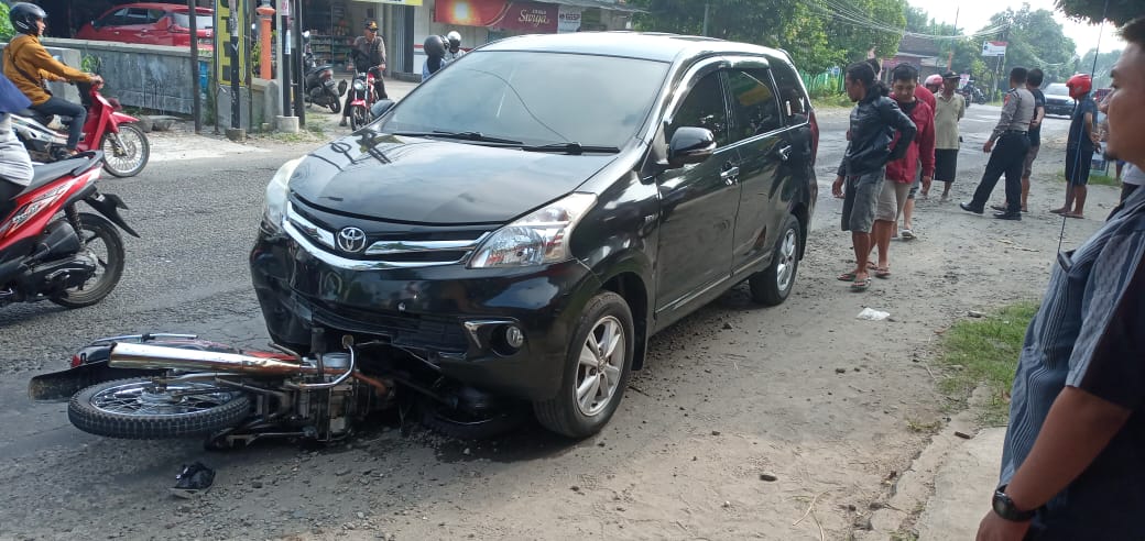 Mobil Dinas BPSDA Bengawan Solo Tabrak Pengendara Sepmor di Magetan 1 mobil-dinas-bpsda