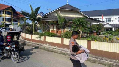 tim-urc-evakuasi-korban-laka