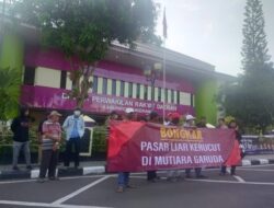 Tuntut Tenda Krucut di Jalan Mutiara Garuda di Bongkar Satpol PP