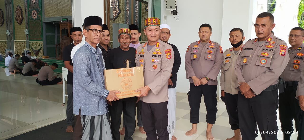 Bantuan Kemanusiaan, Dirpamobvit Polda Aceh Salurkan Bansos Kepada Masyarakat Kurang Mampu 1 dirpamobvit