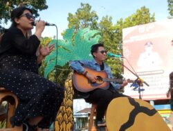 Jelang Berbuka Puasa, Warga Madiun Ngabuburit Sekaligus Dengar Live Musik di Bundaran Kota Madiun