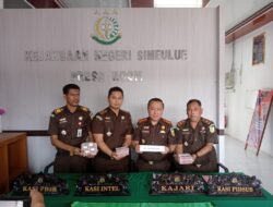 Kejari Simeulue Terima Pengembalian Kerugian Negara Kasus Pemeliharaan Jalan dan Jembatan