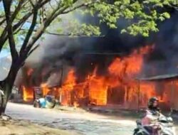 Akibat Arus Pendek Listrik 17 Toko Hangus Terbakar