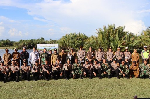Bentuk Sinergitas TNI-Polri, Kapolres Nagan Raya Hadiri Puncak Penanaman Mangrove Nasional Serentak 1 polres nagan raya