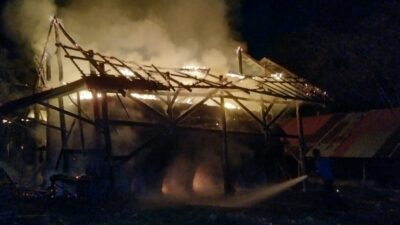 Terbakar