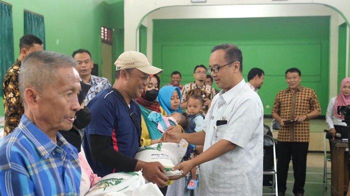 Pemerintah Kota Magelang Bagikan Cadangan Pangan untuk Keluarga Rentan Stunting 1 Stunting