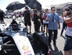 ‘Anies Presiden 2024!’ Teriakan Penonton Saat Anies Menyaksikan Ajang Balap Formula E