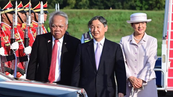 Kaisar Jepang dan Permaisuri Kunjungi Tempat Bersejarah di Indonesia 1 Kaisar Jepang