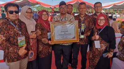 Pemerintah Aceh terima penghargaan sebagai pemenang Penas-KTNA 2023 di Padang, Kamis (15/6/2023). (Foto: Humas Aceh)