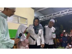 Camelia Panduwinata Sambut 1 Muharam Lewat Pawai Obor Bareng Warga Cilendek