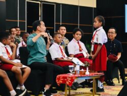 Presiden Jokowi Tersenyum Ketika Dengar Pertanyaan ini