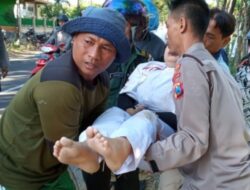 Terperosok Lubang Jalur, Pemotor Siswi STM Magetan Jungkir Balik di Jalanan